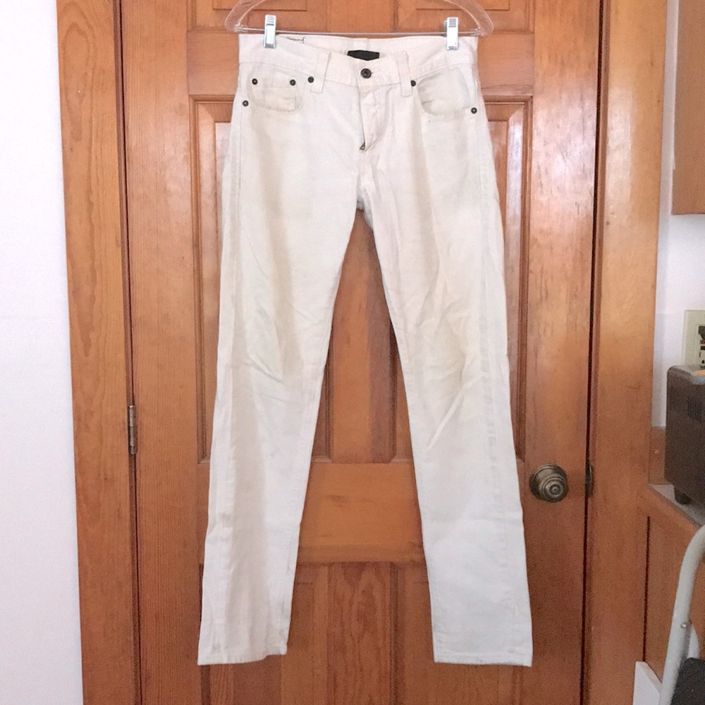 White Levi’s Jeans 4/$15 💕
